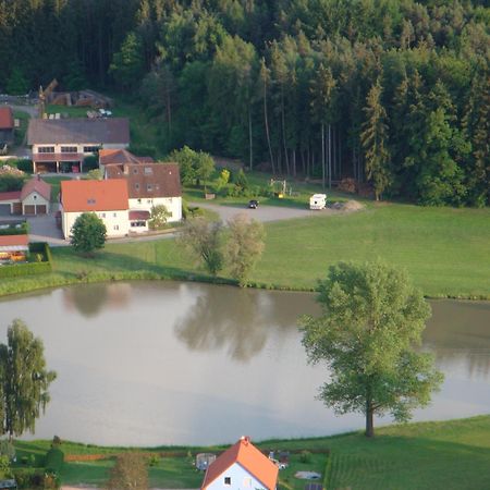 Pension Zum Grunen Wald Hotel Feuchtwangen Eksteriør billede