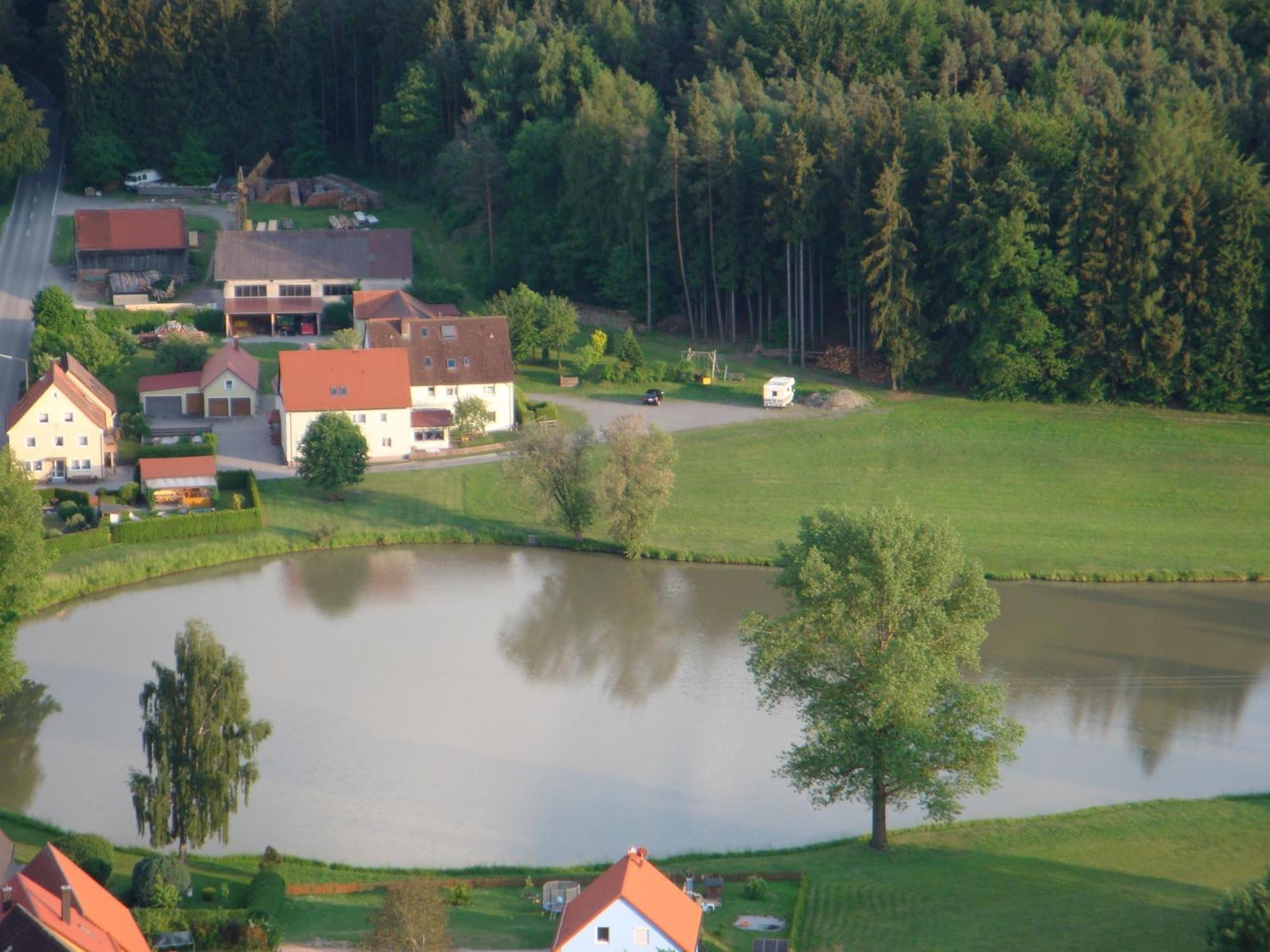 Pension Zum Grunen Wald Hotel Feuchtwangen Eksteriør billede