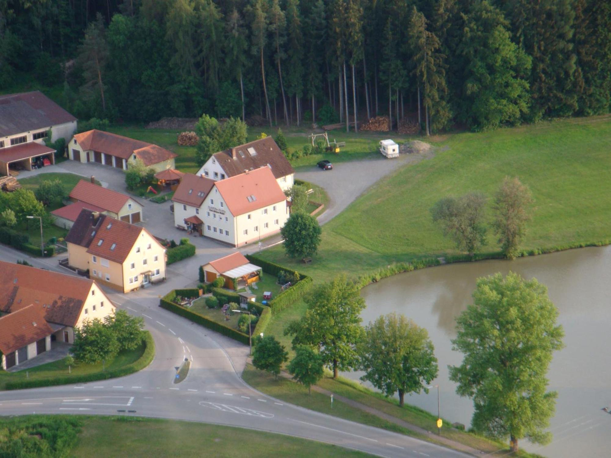 Pension Zum Grunen Wald Hotel Feuchtwangen Eksteriør billede