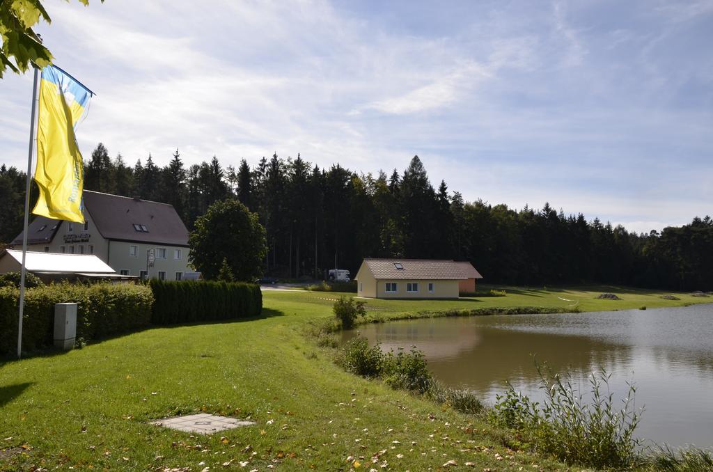 Pension Zum Grunen Wald Hotel Feuchtwangen Eksteriør billede