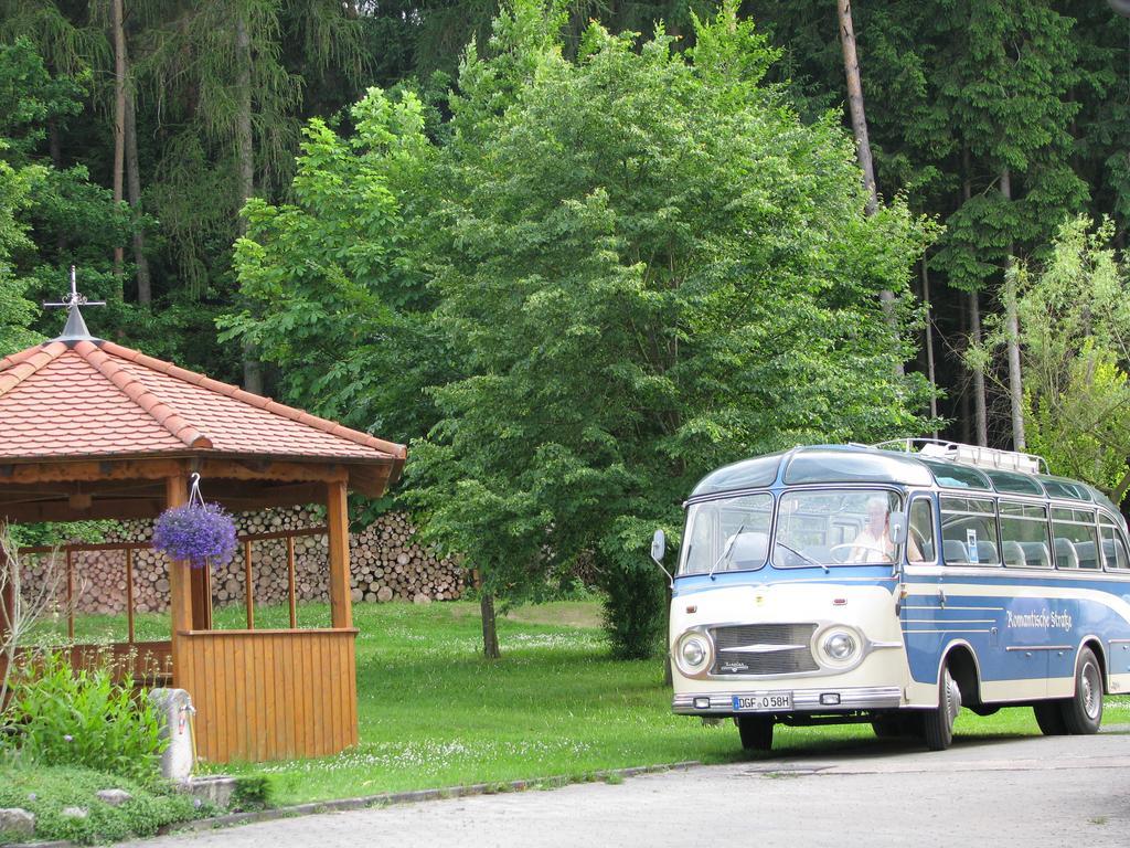 Pension Zum Grunen Wald Hotel Feuchtwangen Eksteriør billede